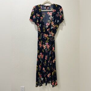 Beautiful Floral Dress, Size Medium. Perfect for summer